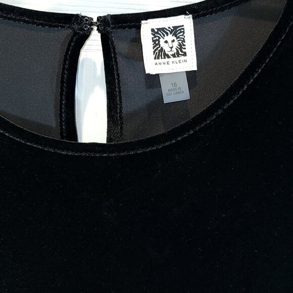 Anne Klein Black Velvet Dress Short Sleeve Sz 16 Keyhole Neck Knee Length - Picture 3 of 9